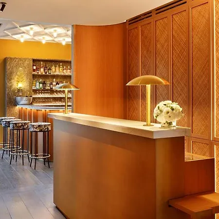 Le Belgrand Champs Elysees Tapestry By Hilton Parigi