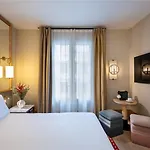 Hotel Le Belgrand Champs Elysees Tapestry By Hilton París