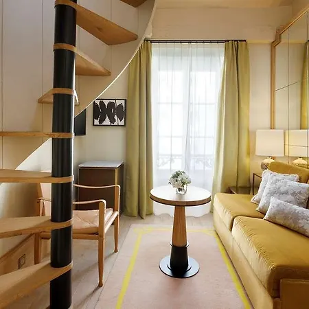 Hotel Le Belgrand Champs Elysees Tapestry By Hilton París