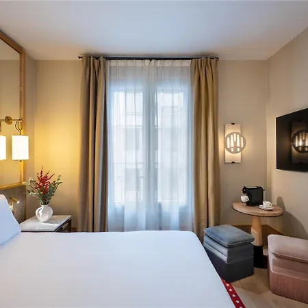 Hotel Le Belgrand Champs Elysees Tapestry By Hilton Paryż