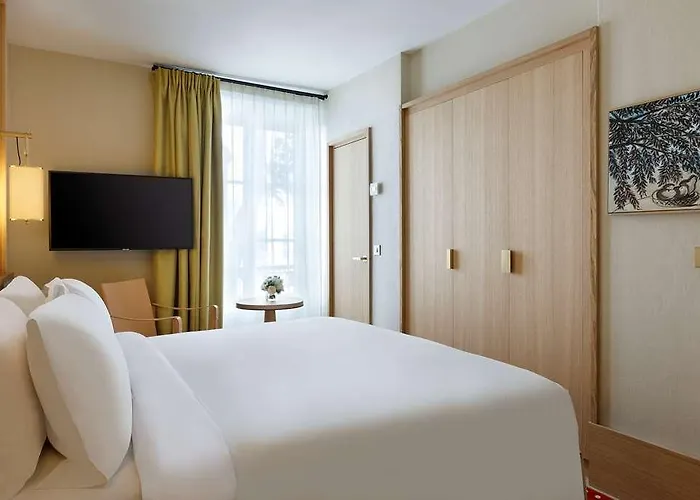 Le Belgrand Champs Elysees Tapestry By Hilton Hotel *