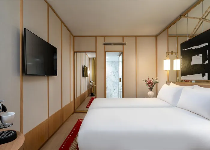 Le Belgrand Champs Elysees Tapestry By Hilton Parijs